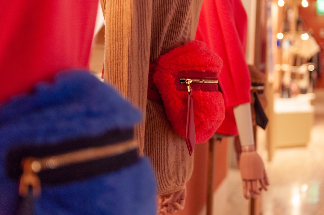découvrez les dernières tendances de la mode de luxe, alliant élégance, qualité et exclusivité pour un style unique et sophistiqué.