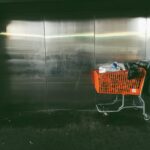 découvrez les comportements des consommateurs et les facteurs qui influencent leurs décisions d'achat pour mieux comprendre le marché.