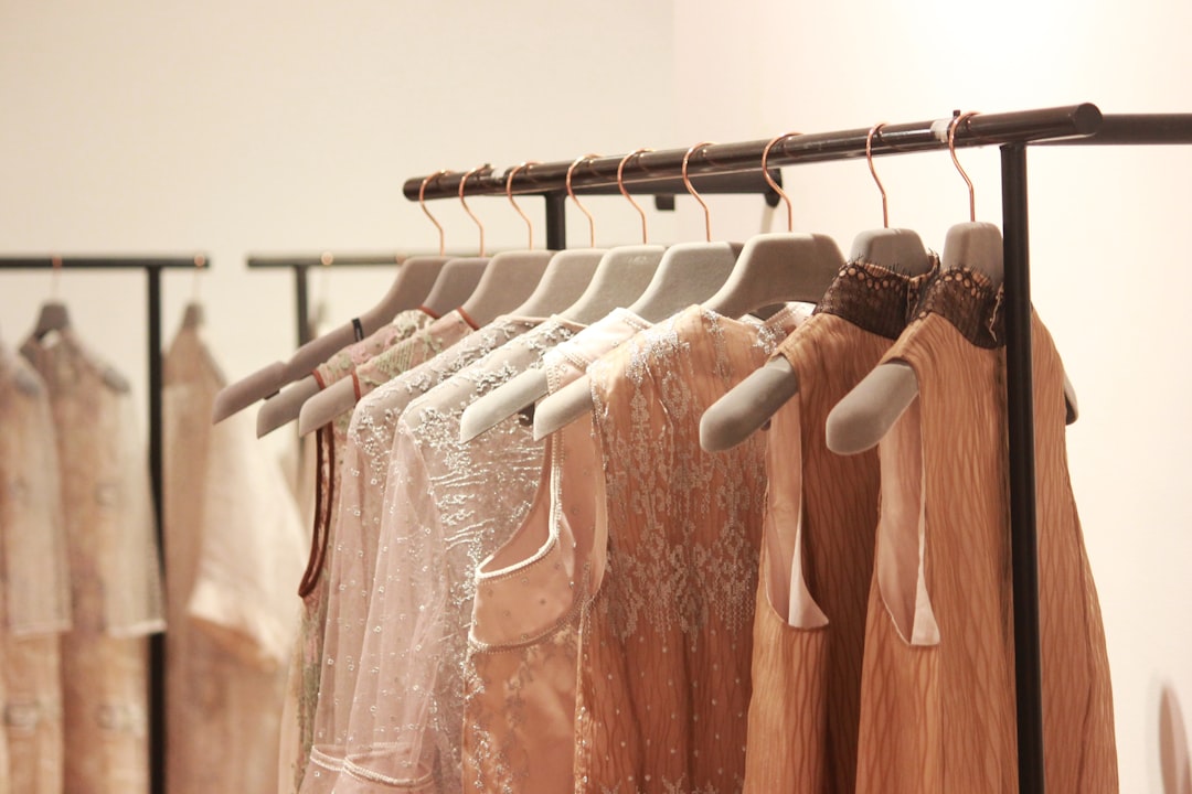 découvrez la mode durable : alliez style et respect de l'environnement avec des vêtements éthiques, écoresponsables et conçus pour préserver la planète.