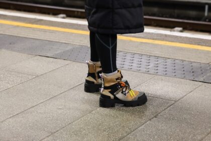 découvrez la nouvelle ère de la mode avec ultra-fast-fashion : des tendances ultra-rapides pour un style toujours à jour et accessible à tous.