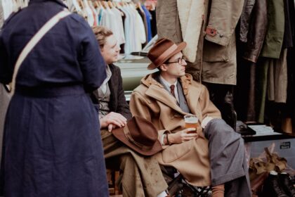 découvrez la mode vintage : styles intemporels, pièces rétro uniques et conseils pour adopter un look authentique et élégant.