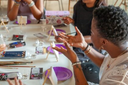 ateliers créatifs pour stimuler votre imagination et développer vos talents artistiques dans une ambiance conviviale.