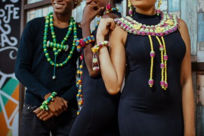 découvrez le prodige de la mode éthiopienne, une étoile montante qui révolutionne le style avec des créations uniques inspirées de la richesse culturelle de l'éthiopie.