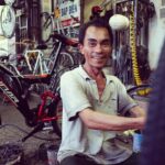 découvrez l'art de la réparation avec 'mending' : guide pratique et conseils pour restaurer vos vêtements et objets préférés, alliant économie et écologie.