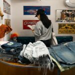 découvrez la slow fashion, un mouvement éthique et durable qui privilégie la qualité, la créativité et le respect de l'environnement dans la mode.