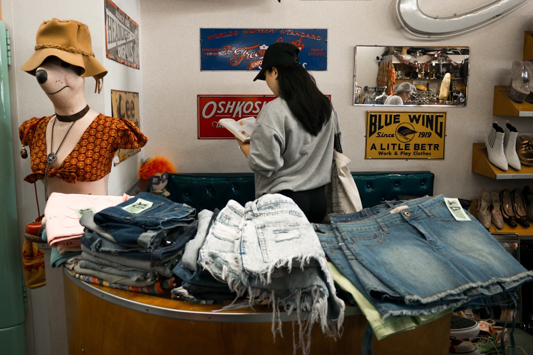 découvrez la slow fashion, un mouvement éthique et durable qui privilégie la qualité, la créativité et le respect de l'environnement dans la mode.