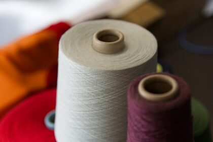 découvrez l'eco-score textile, une évaluation qui mesure l'impact environnemental des produits textiles pour vous aider à choisir des vêtements plus durables et respectueux de la planète.