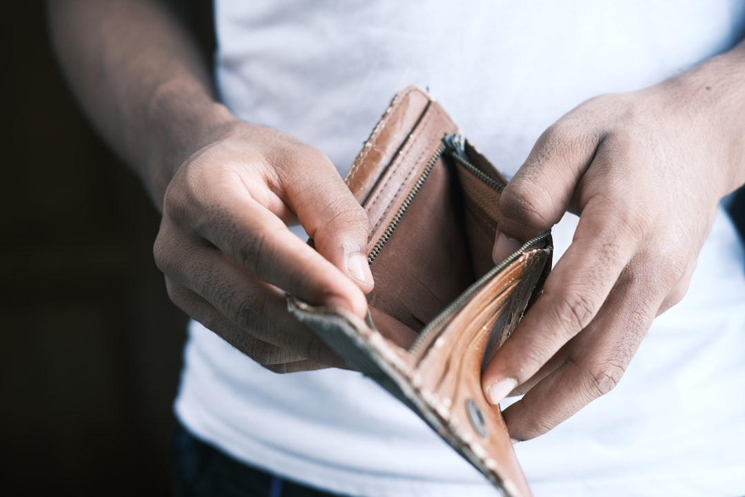 découvrez tout sur la faillite : définition, causes, conséquences et solutions pour gérer une situation financière difficile.