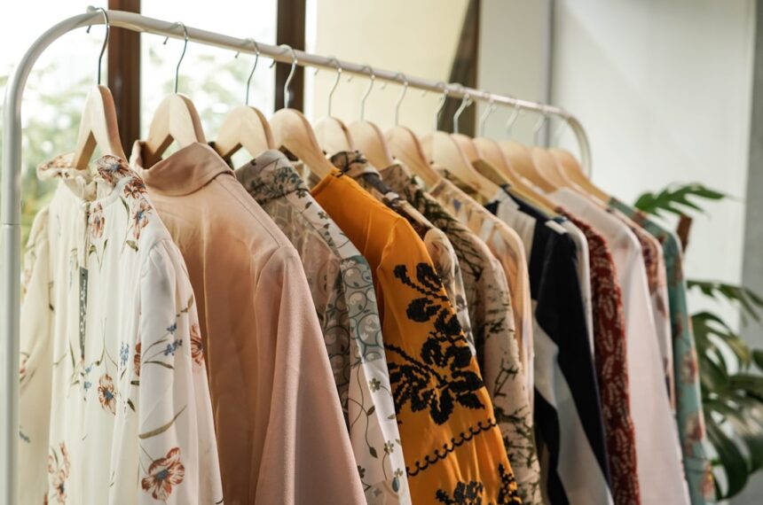 découvrez la mode éthique : des vêtements respectueux de l'environnement et des conditions de travail équitables, alliant style et responsabilité.