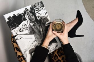découvrez les dernières tendances de la mode, des conseils stylés et des inspirations pour renouveler votre garde-robe avec élégance.
