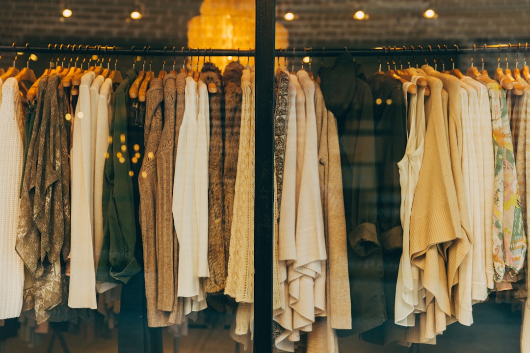 découvrez les tendances de la fast fashion : mode rapide, abordable et toujours à la pointe pour un style renouvelé en un clin d'œil.