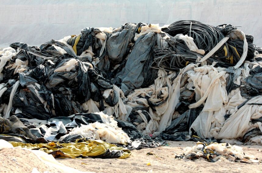 découvrez comment le recyclage dans la fast fashion contribue à réduire les déchets textiles et à promouvoir une mode plus durable et responsable.