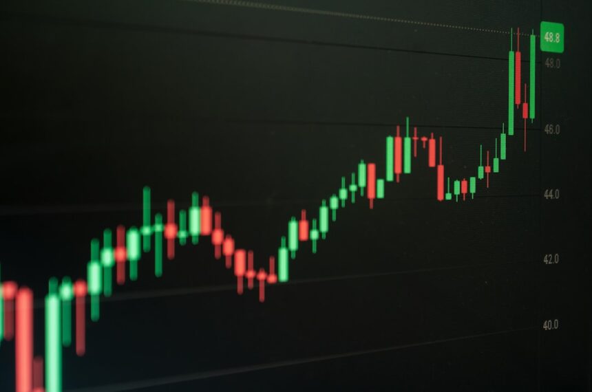 découvrez les enjeux et solutions liés à la crise du mid-market, un segment crucial pour l'économie qui fait face à des défis majeurs.