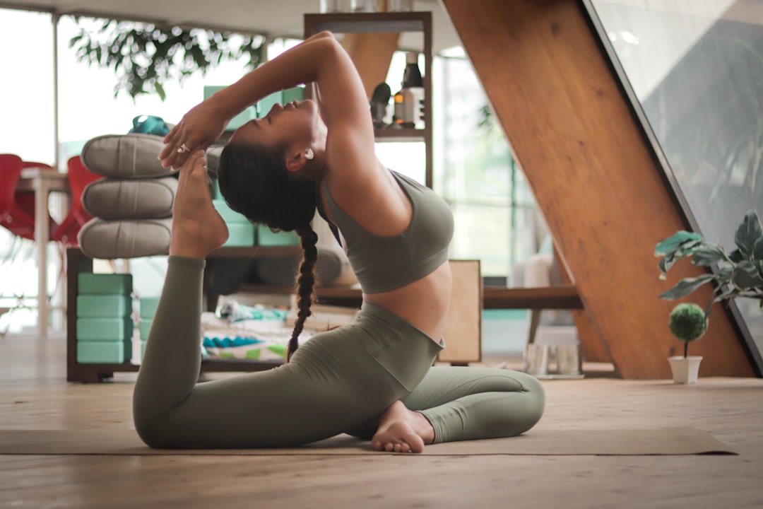 découvrez les bienfaits du yoga pour votre corps et votre esprit. techniques, postures et conseils pour débutants et confirmés afin d'améliorer votre bien-être au quotidien.