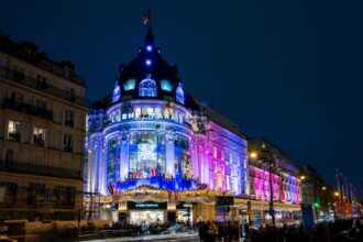 découvrez le bhv marais, grand magasin emblématique de paris, offrant une large sélection de produits de qualité, mode, maison, bricolage et bien plus au cœur du quartier du marais.