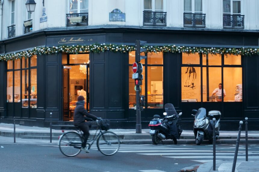 découvrez le bhv marais, un grand magasin emblématique à paris alliant shopping, décoration et innovation au cœur du quartier historique du marais.