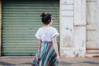 découvrez notre jupe bohème, alliant confort et style pour un look décontracté et tendance. parfaite pour toutes les occasions, adoptez l'élégance bohème au quotidien.