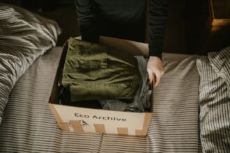 découvrez les meilleures pratiques pour le recyclage des vêtements afin de réduire les déchets textiles et contribuer à un mode de vie durable.