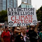 découvrez le rôle et les actions des militants d'extinction rebellion, un mouvement engagé pour la justice climatique et la protection de l'environnement.