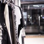 découvrez la loi sur la fast fashion : obligations, impacts environnementaux et sociaux, et comment elle transforme l'industrie de la mode pour un avenir plus durable.