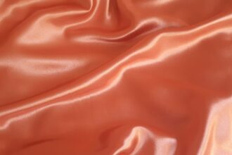 découvrez tout sur le polyester, une fibre synthétique polyvalente utilisée dans la mode, l'ameublement et bien plus. apprenez ses avantages, ses usages et ses caractéristiques uniques.