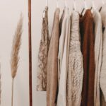 découvrez la slow fashion, un mouvement éthique et durable qui valorise la qualité, le respect de l'environnement et les conditions de travail justes dans l'industrie de la mode.