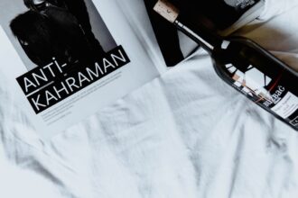 découvrez la loi anti-fast-fashion, conçue pour lutter contre la production de masse de vêtements à bas coût et promouvoir une mode durable et responsable.