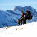 découvrez notre collection de vêtements adaptés à la montagne pour allier confort, chaleur et style lors de toutes vos aventures en plein air.