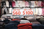 comparez les prix et la qualité des vêtements pour faire le meilleur choix entre style et budget.