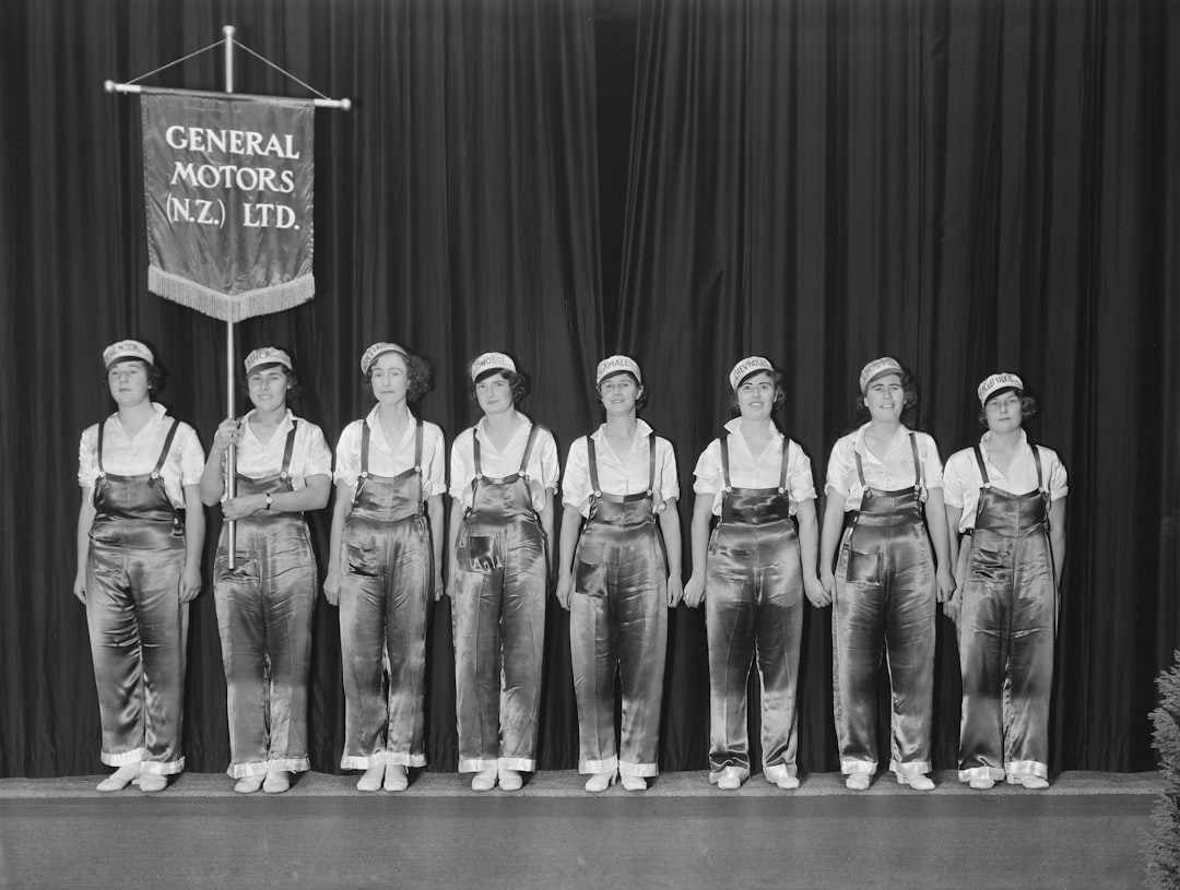 découvrez notre collection de pantalons controversés alliant style audacieux et originalité pour affirmer votre personnalité avec assurance.