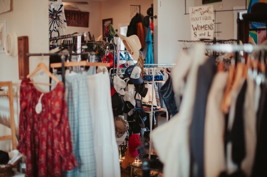 découvrez des boutiques de seconde main éthiques, proposant des vêtements et accessoires durables pour un shopping responsable et respectueux de l’environnement.