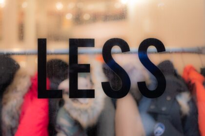 découvrez les tendances rapides de la mode avec la fast fashion : styles abordables, renouvellement fréquent et dernières nouveautés pour un look toujours à la pointe.