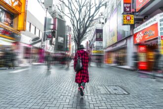 découvrez les dernières tendances de la fast-fashion : des vêtements stylés, abordables et toujours à la pointe de la mode, disponibles rapidement pour tous les goûts.