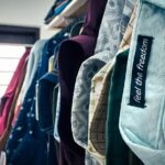 découvrez les enjeux et les impacts de l'interdiction de la fast fashion, une démarche pour un mode de consommation plus responsable et durable.