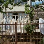conseils pour l'entretien de vos vêtements d'été afin de les garder frais, propres et en bon état toute la saison.