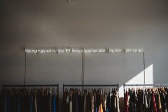 découvrez la mode durable : des vêtements éthiques et écologiques alliant style, respect de l'environnement et responsabilité sociale.
