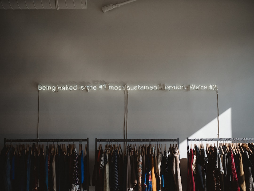 découvrez la mode durable : des vêtements éthiques et écologiques alliant style, respect de l'environnement et responsabilité sociale.