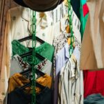 découvrez la loi sur la mode ultra-rapide, ses impacts environnementaux et sociaux, ainsi que les régulations pour un secteur de la mode plus durable.