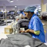 découvrez la réglementation sur la mode ultra rapide, ses impacts environnementaux et sociales, et les mesures pour un secteur textile plus durable.