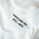 interdiction des invendus textiles : découvrez les nouvelles réglementations visant à réduire le gaspillage dans l'industrie de la mode.