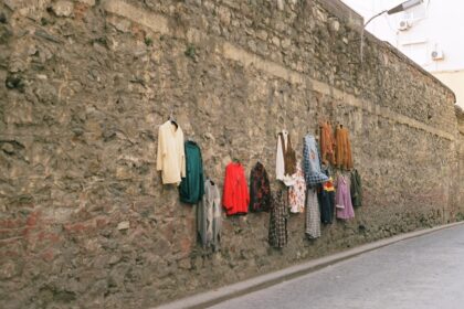 découvrez notre sélection de vêtements invendus à prix réduits. des articles de mode de qualité, disponibles en éditions limitées, pour renouveler votre style sans vous ruiner.
