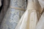 découvrez notre collection de robes de mariée abordables alliant élégance et qualité, parfaites pour un mariage de rêve sans se ruiner.
