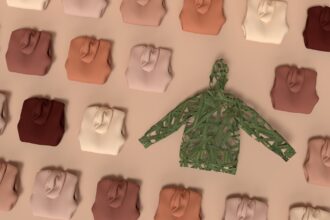 découvrez les conséquences de la fast fashion sur l'environnement et les droits sociaux, et pourquoi une pénalité pourrait freiner cette industrie.