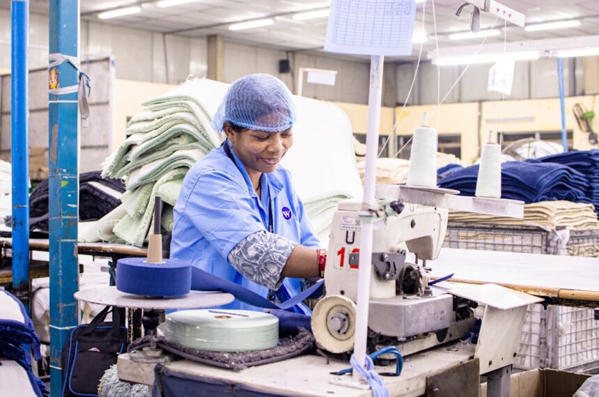 découvrez les dernières réglementations sur la fast-fashion et leur impact sur l'industrie du textile pour une mode plus responsable et durable.