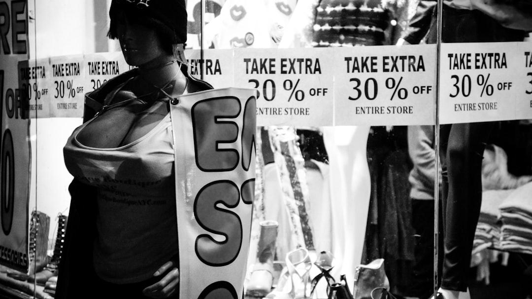 découvrez tout sur la fast fashion tax, sa mise en place et son impact sur l'industrie de la mode rapide et durable.